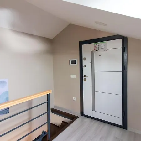 Goektuerk's Finest 2br Stylish, Spacious & Prime Apartment